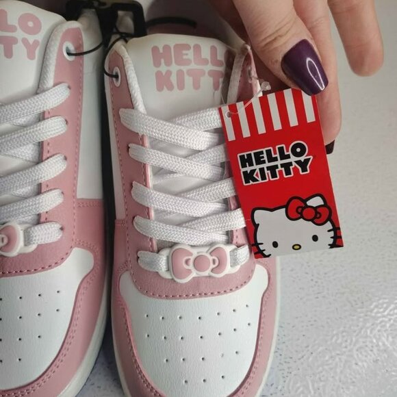 NEW NWT ADULT Woman's size 11 Hello Kitty Sneakers street wear - Picture 2 of 7